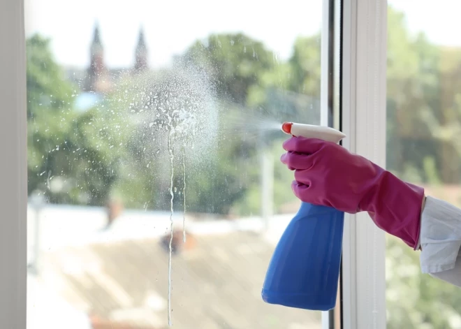 Весной многие моют окна неправильно и потом злятся на разводы: простая схема, которая реально работает