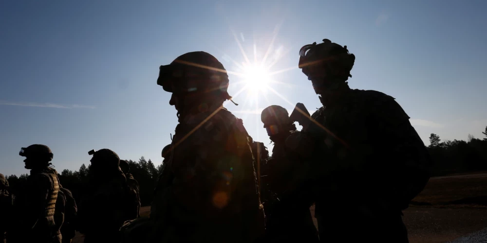 Tuvajos Austrumos izvietotie Latvijas karavīri turpina dienestu, ievērojot drošības pasākumus. 