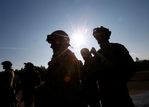 Tuvajos Austrumos izvietotie Latvijas karavīri turpina dienestu, ievērojot drošības pasākumus. 