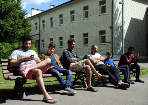 Немногочисленные мигранты в Латвии окружены заботой и вниманием.