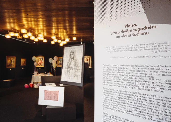 Dailes teātrī skatāma izstāde “Plaisa. Starp divām tagadnēm un vienu šodienu”
