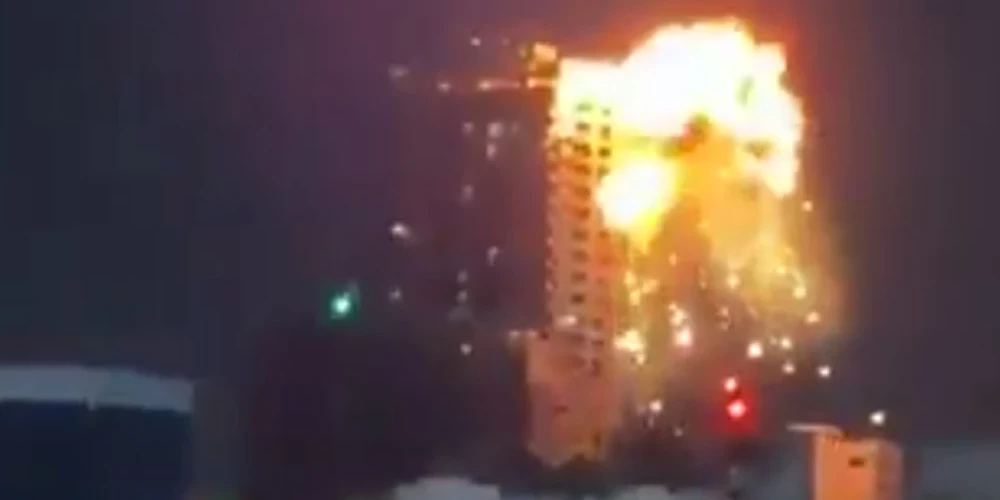 Irānas drons ietriecas augstceltnē Bahreinā. Irānas drošības dienesti ziņo, ka ēkā esot atradušies amerikāņu karavīri.