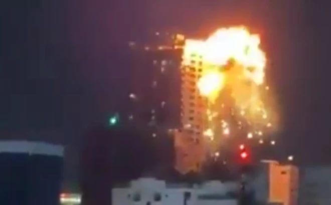 Irānas drons ietriecas augstceltnē Bahreinā. Irānas drošības dienesti ziņo, ka ēkā esot atradušies amerikāņu karavīri.