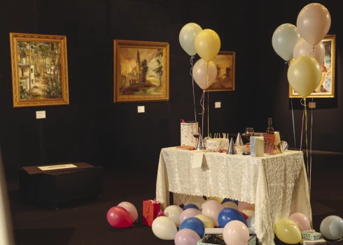 В основе выставки лежит убеждение, что главное стремление художника во все времена — это созидание.