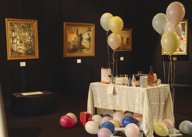 В театре Дайлес открыта выставка "Трещина. Между двумя настоящими и одним сегодня"