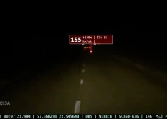 VIDEO: Ventspilī pakaļdzīšanās laikā policija taranē “BMW” un aiztur tā vadītāju