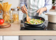 Idejas, kā izmantot rīsus - pikantos un saldos salātos