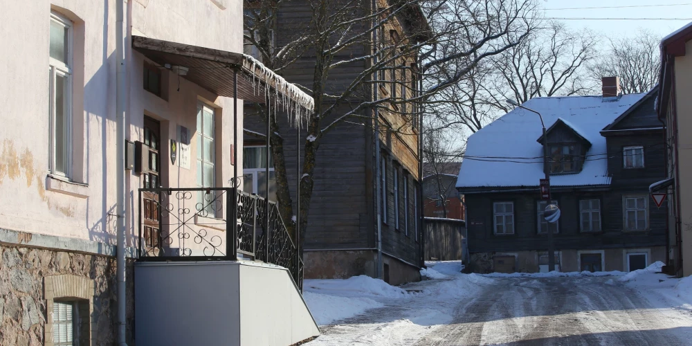 Городу Лимбажи ремонт фасадов не помешает.