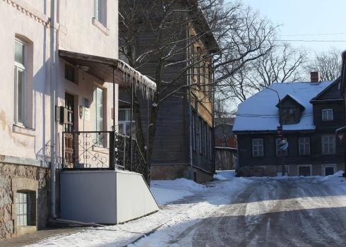 Городу Лимбажи ремонт фасадов не помешает.