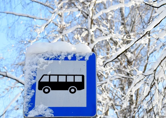 В Елгавском крае проблема - пенсионеры не могут попасть к врачу, дети - в школу