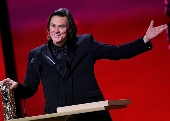 Džims Kerijs pārsteidz publiku ar līdz šim neredzētu talantu