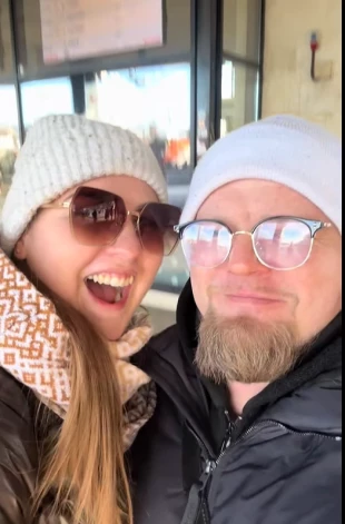 Atis Ieviņš un Viktorija Geida abu kopīgajā ceļojumā uz Tallinu.