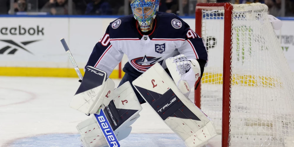 Latvijas vārtsargs Elvis Merzļikins.