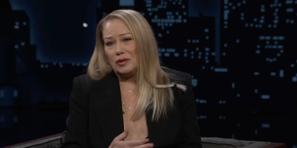 Кристина Эпплгейт обнажила шрамы всей своей жизни.