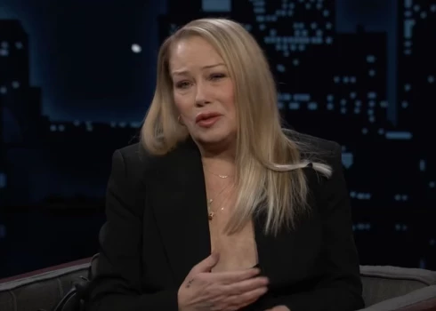 Кристина Эпплгейт обнажила шрамы всей своей жизни.