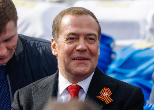 Bijušais Krievijas prezidents atzina, ka Maskava nav ieinteresēta miera sarunās ar Ukrainu, bet gan plāno turpināt šantažēt Rietumus ar kodolieročiem.