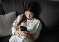 Katrs astotais jaunietis Latvijā atzīst, ka viņam nav draugu, liecina aptauja