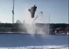 ВИДЕО: трагедия на популярном литовском курорте - прыжок на снегоходе закончился гибелью водителя