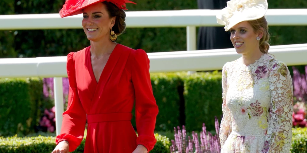 Princese Ketrīna un princese Beatrise karaliskajā Askotā 2023. gada jūnijā.