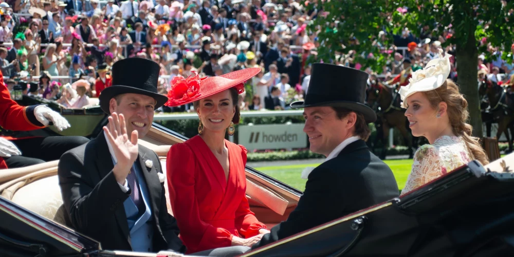 2023. gada jūnijā princese Ketrīna un princese Beatrise Askotā ieradās vienā karietē, kur sēdēja kopā ar saviem vīriem – princi Viljamu un Edoardo Mapelli Moci. 