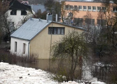 Латвия скоро примет на себя удар стихии. Жителями рассказали, как спасти свои дома и квартиры