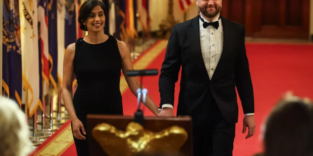 Jau ilgstoši virmo baumas par nesaskaņām Vensu laulībā.