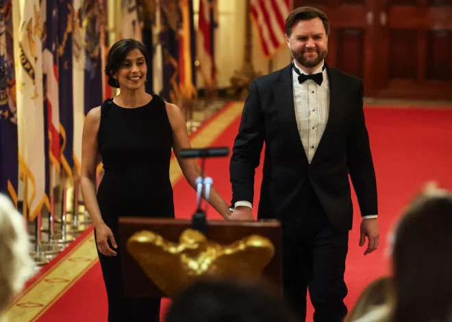 "Cik zemiski!" Skatītāji sašutuši par Dž. D. Vensa attieksmi pret sievu Ušu