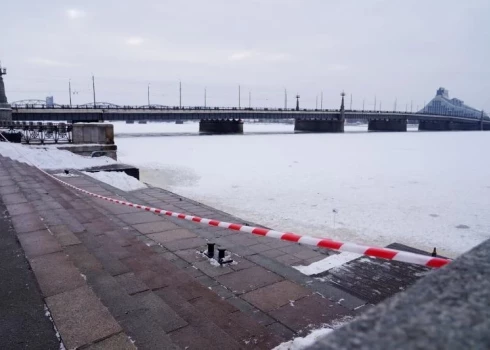 С 4 марта нахождение на льду в Риге запрещено.