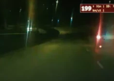 Pa Rīgas ielām drāžas ar 200 km/h! "Rallists" bez apskates un ar svešām numurzīmēm bēg no policijas