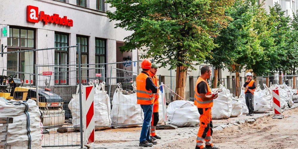 Средняя зарплата в Латвии - 1815 евро.