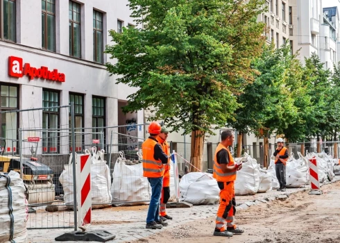 Средняя зарплата в Латвии - 1815 евро.