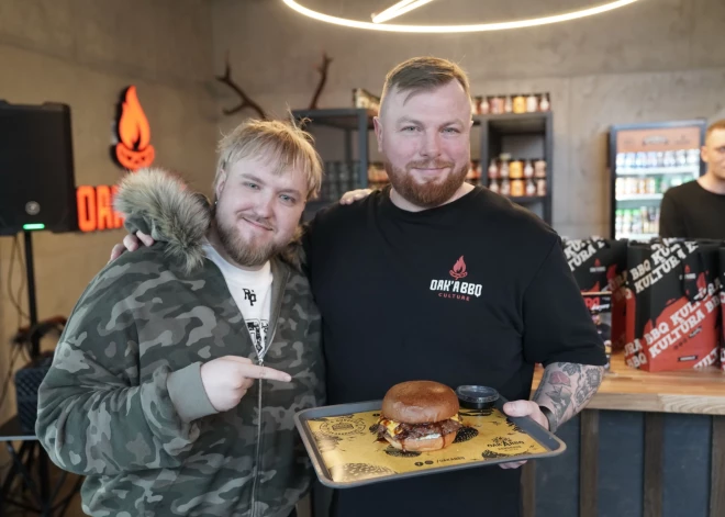 Kulinārijas blogeris Pipars prezentē "labdarības burgeru".