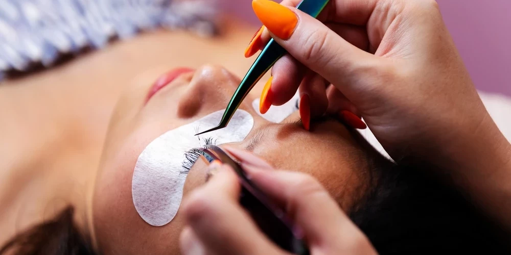 Lai stiprinātu klientu drošību un sekmētu profesionālu darbību skaistumkopšanas jomā, pakalpojumu sniedzējiem turpmāk būs jānorāda arī kvalifikācija.