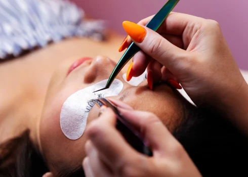 Lai stiprinātu klientu drošību un sekmētu profesionālu darbību skaistumkopšanas jomā, pakalpojumu sniedzējiem turpmāk būs jānorāda arī kvalifikācija.