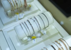 В Лиепае из ювелирного магазина украли золотые браслеты на сумму более 6000 евро