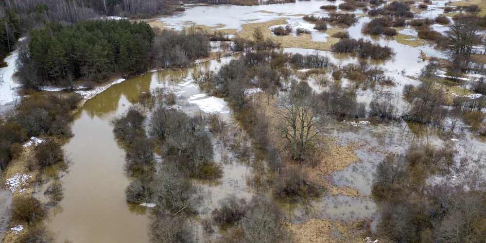 Straujāks ūdens līmeņa kāpums turpinās Kurzemes upēs un Lielupes pietekās.