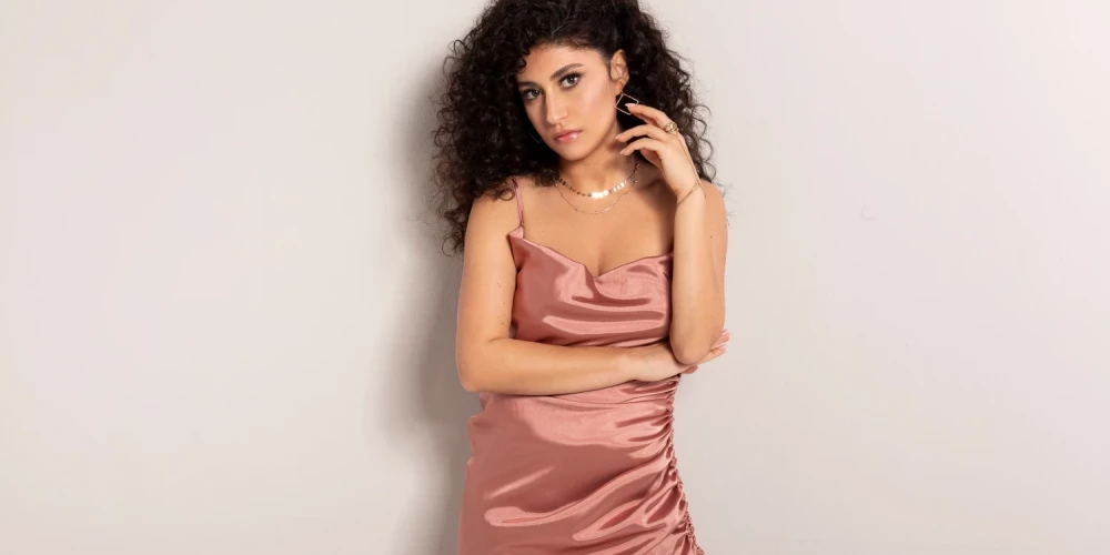 Элиф Санчес впервые привезет в Ригу магию турецких мотивов и фламенко.