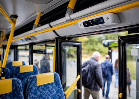 В каждый региональный автобус Латвии хотят поставить камеры подсчета пассажиров.