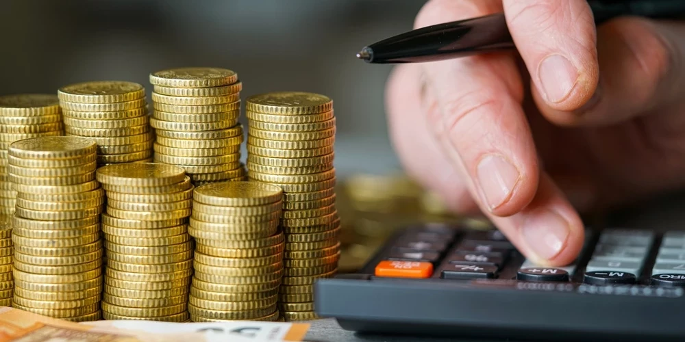 Saeimas komisija atbalsta priekšlikumu par virsstundu piemaksu sliekšņa samazināšanu.