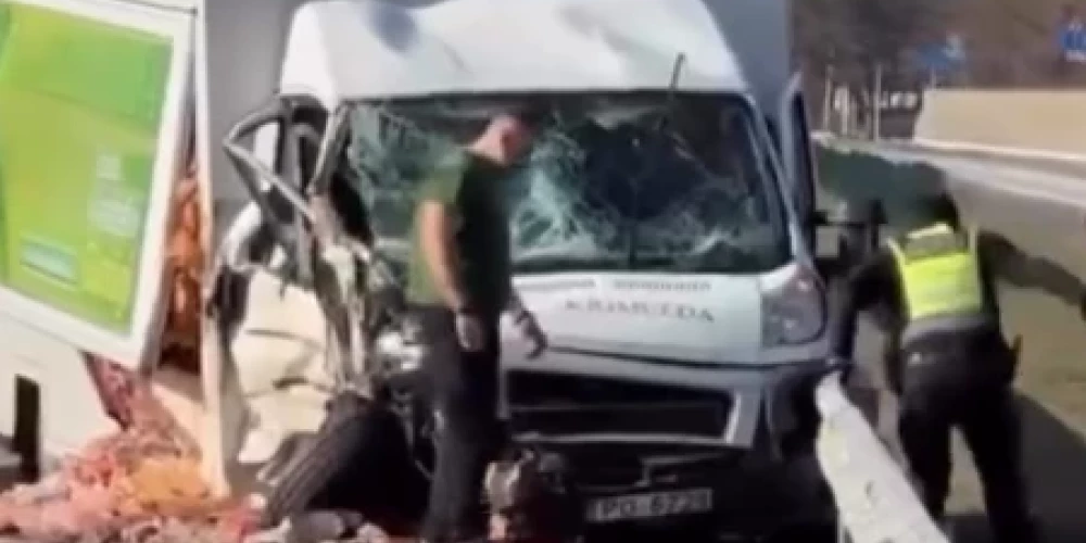 Siguldas novadā avārijas dēļ traucēta satiksme uz Vidzemes šosejas.