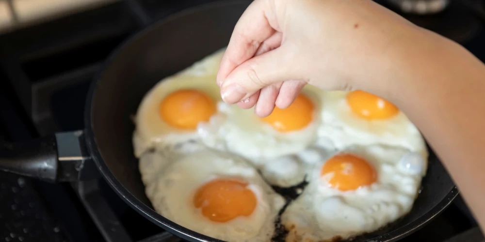 Brokastīs svarīgi apēst olbaltumvielas. 