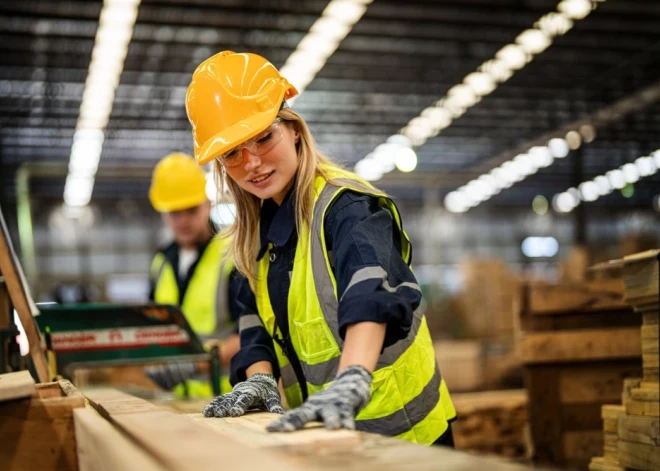 Обнаружено, что в Латвии женщины гораздо более трудолюбивые, чем во многих других странах ЕС