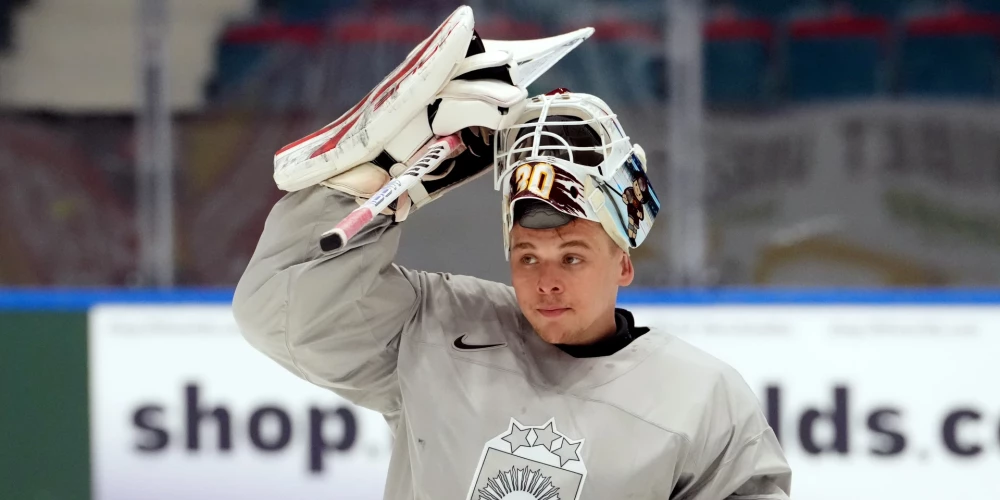 Latvijas vārtsargs Gusravs Dāvis Grigals.