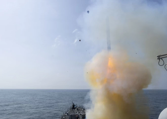 ASV iznīcinājušas vairāk nekā 20 Irānas karakuģu; simtiem jūrnieku liktenis nezināms