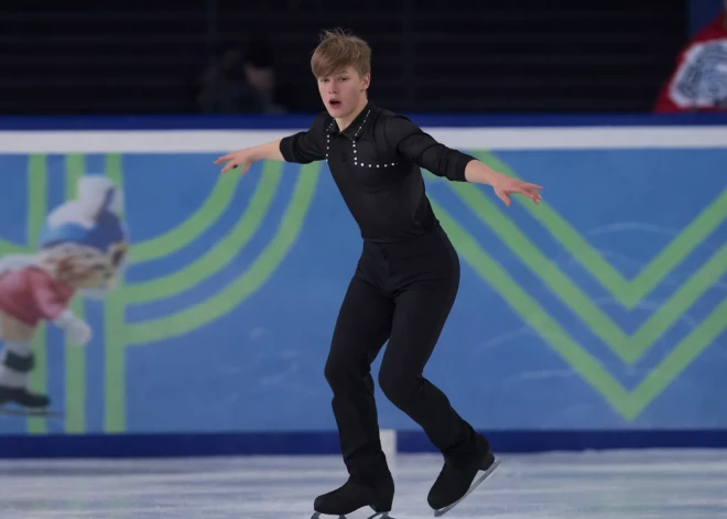 Daiļslidotājs Jānis Znotiņš pasaules junioru čempionātu noslēdz pēc īsās programmas