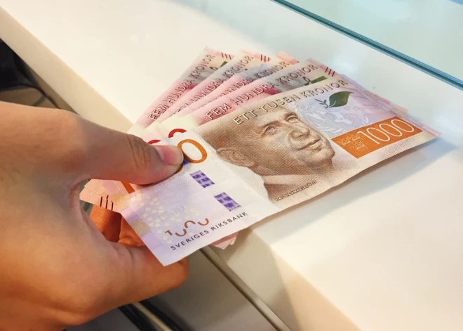 В скандинавских странах жителей призвали хранить дома наличные деньги