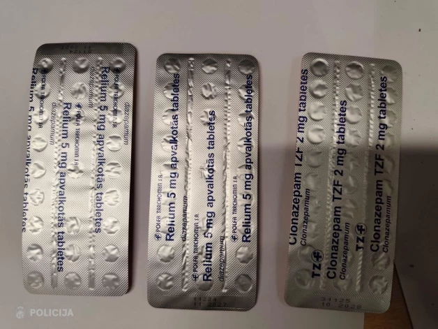 Februāra beigās Valsts policijas Latgales reģiona pārvaldes Dienvidlatgales iecirkņa Izmeklēšanas nodaļas amatpersonas veica vairākus operatīvos pasākumus saistībā ar narkotisko vielu nelikumīgu apriti Daugavpilī un Augšdaugavas novadā.