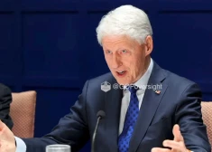 Bijušais ASV prezidents Bils Klintons sniedz liecības dzimumnoziedznieka Džefrija Epstīna lietā.