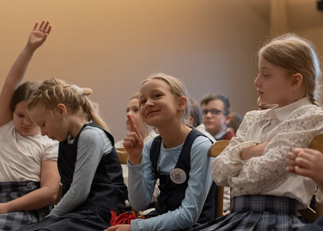 "Pa kuru laiku izaugusi šāda paaudze?" Sociālajos tīklos aizrit spraigas diskusijas par to, kā vecāki mūsdienās audzina bērnus