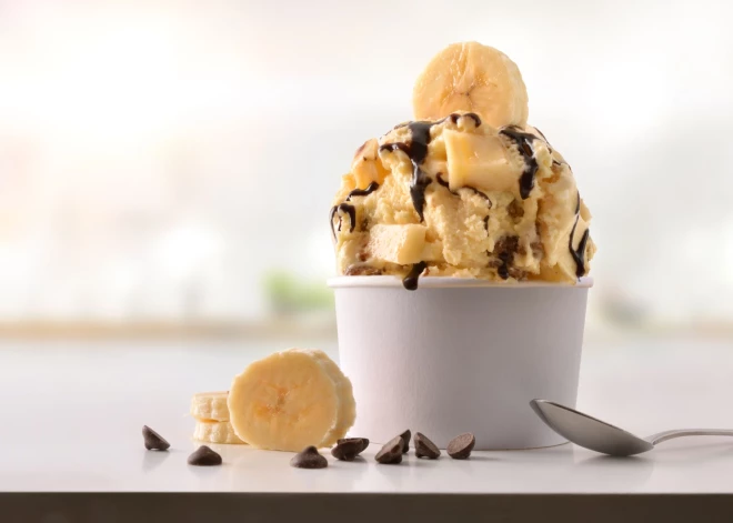 Idejas, kā garšīgi apēst pārāk gatavus banānus